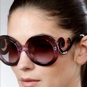 Prada sunglasses preloved in excellent condition🖤